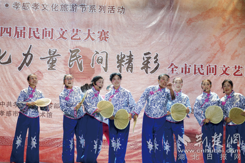 大悟油梓樹藝術(shù)團《十個妯娌逛縣城》。.jpg