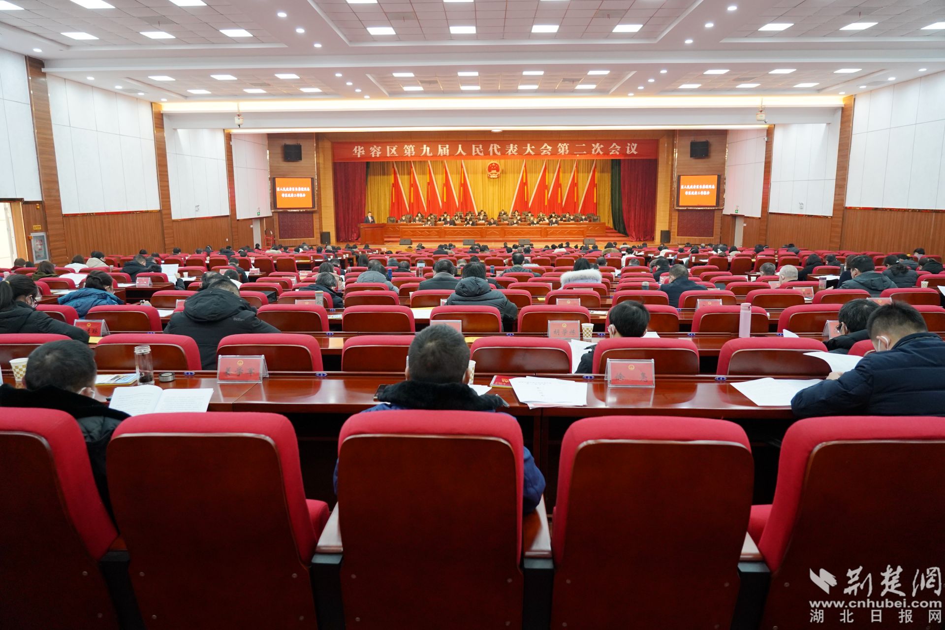 華容區(qū)第九屆人民代表大會(huì)第二次會(huì)議現(xiàn)場(chǎng)。.JPG.JPG