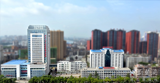 2016年1月，新門急診、外科大樓實(shí)現(xiàn)整體搬遷.jpg
