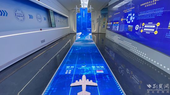鄂州市臨空經(jīng)濟(jì)區(qū)招商展示中心展廳。記者 胡小軍 攝.jpeg