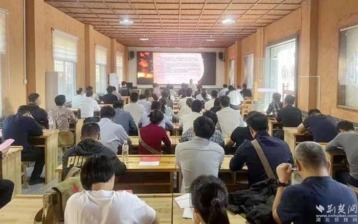 寧波、黃岡兩地人才交流現(xiàn)場。.webp.jpg.jpg